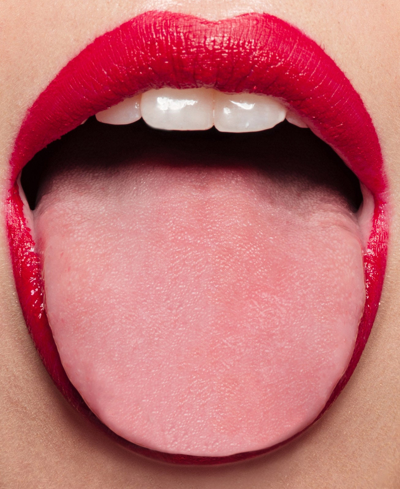 Healthy pink tongue after scraping with esso luxe tongue scraper